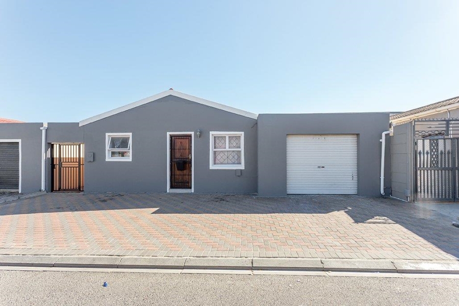 9 Bedroom Property for Sale in Phoenix Western Cape